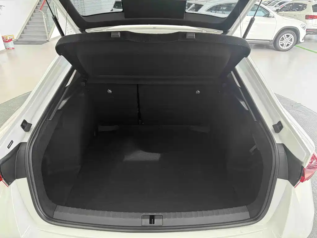 Skoda Octavia 2022 — фото 16
