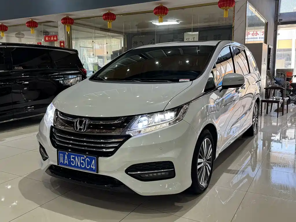 Honda Odyssey 2018 — фото 1