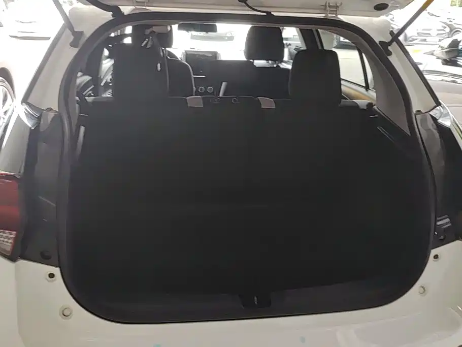 Toyota Yaris L 2020 — фото 4