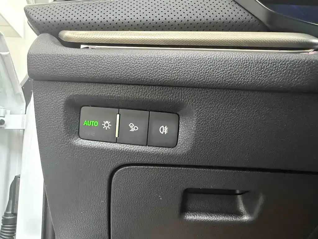 Skoda Octavia 2022 — фото 11