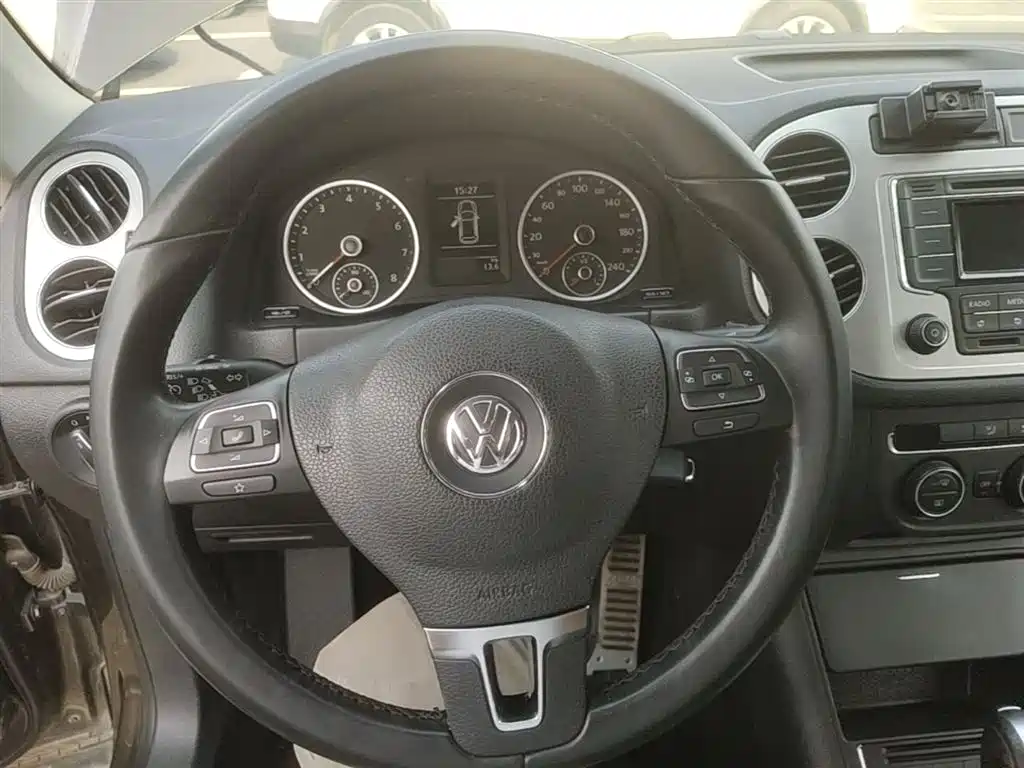 Volkswagen Tiguan 2015 — фото 11