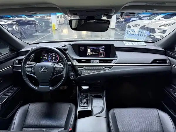 Lexus ES 2018
