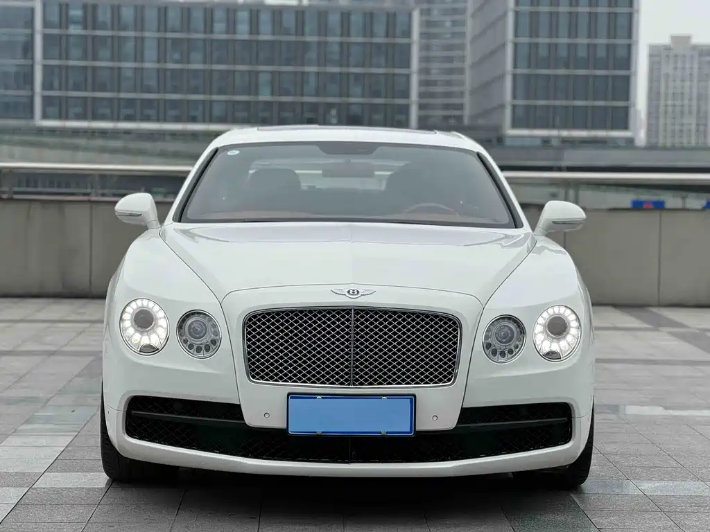 Bentley Flying Spur 2018 — фото 2