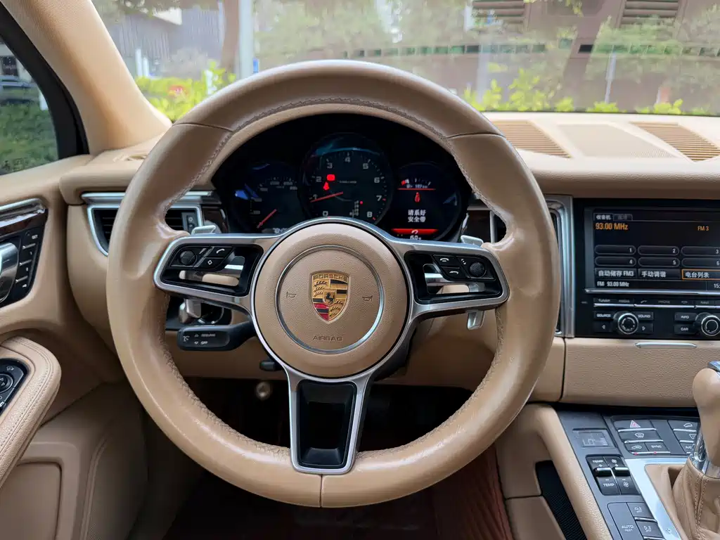 Porsche Macan 2014 — фото 17