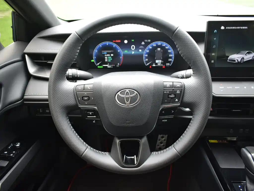 Toyota Camry 2025 — фото 16