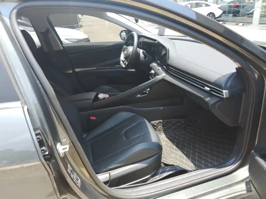Hyundai Elantra 2023