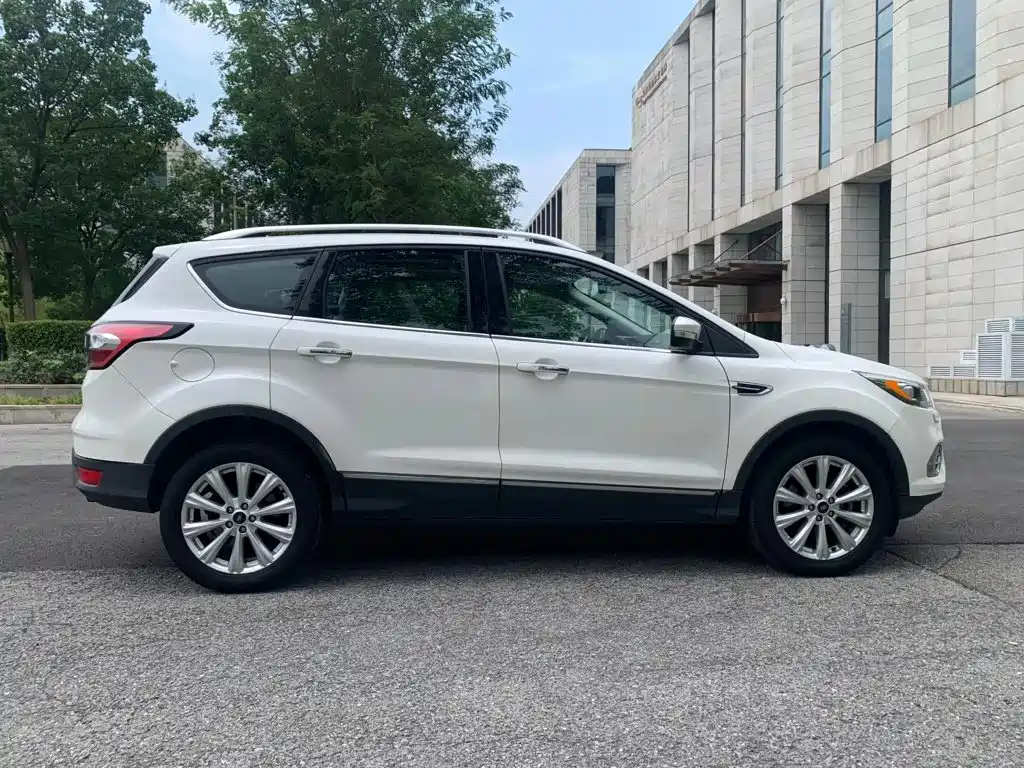 Ford Kuga 2018 — фото 11