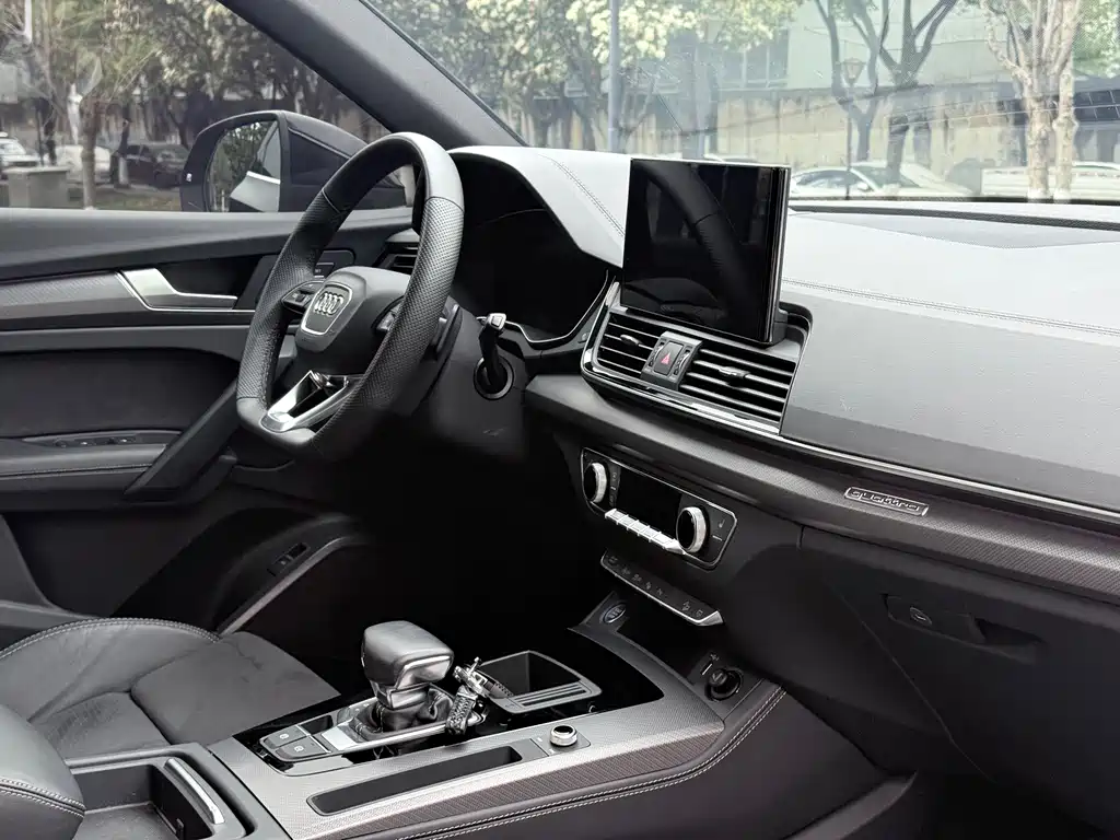 Audi Q5L Sportback 2022 — фото 11