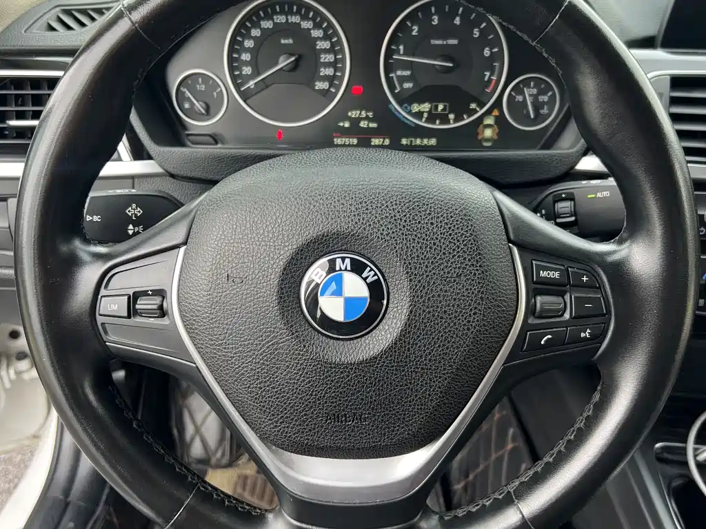 BMW 3 Series 2018 — фото 14