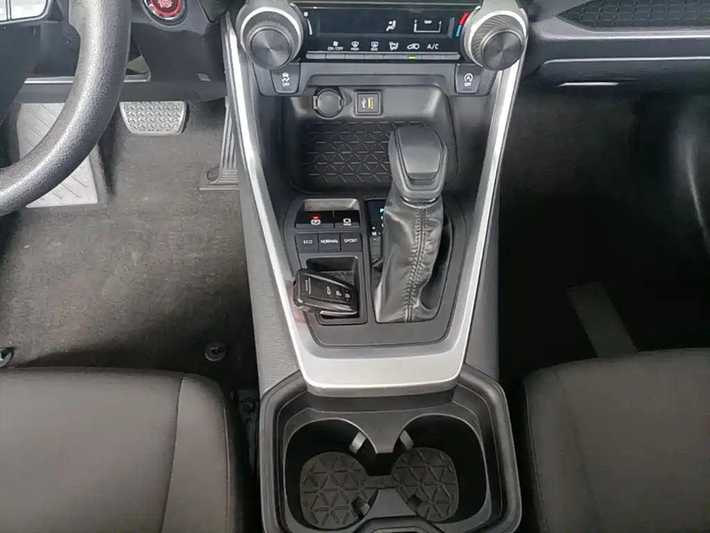 Toyota Wildlander 2023 — фото 14