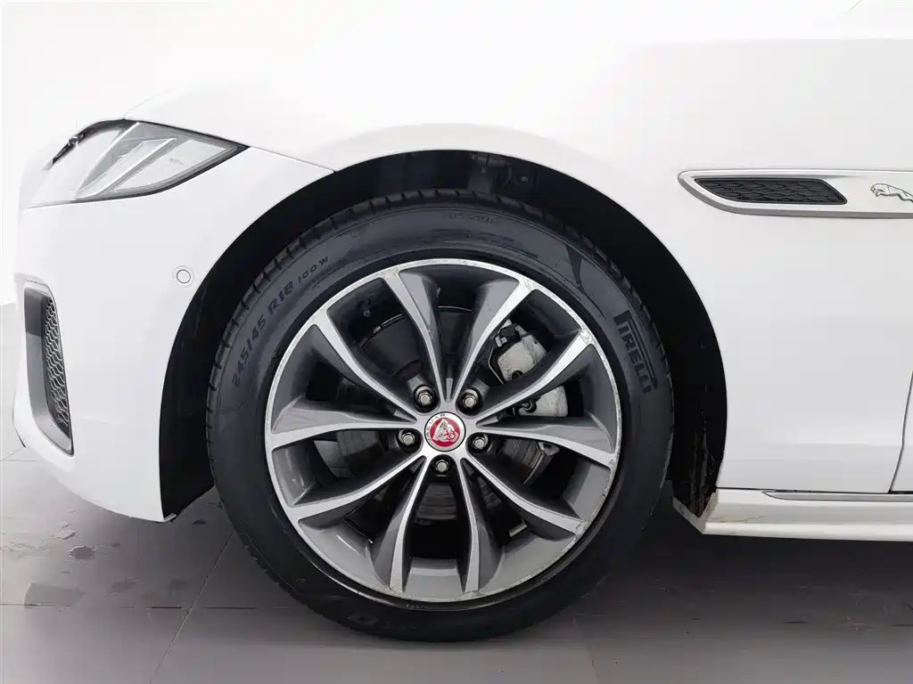 Jaguar XFL 2022 — фото 17