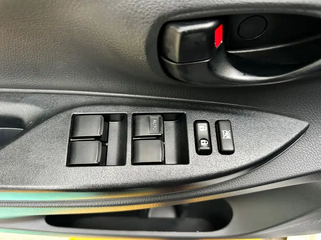 Toyota Yaris L 2020 — фото 20