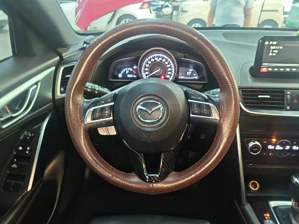 Mazda CX-4 2017 — фото 11