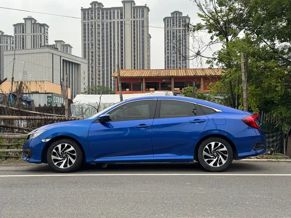 Honda Civic 2018 — фото 9