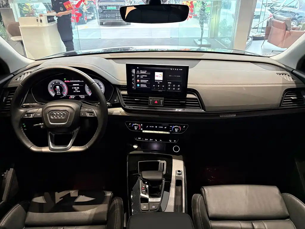 Audi Q5L 2022 — фото 11