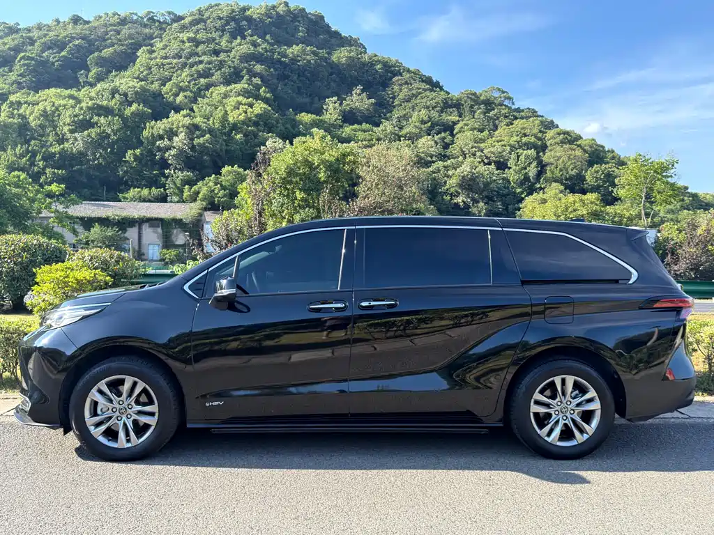 Toyota Sienna 2025