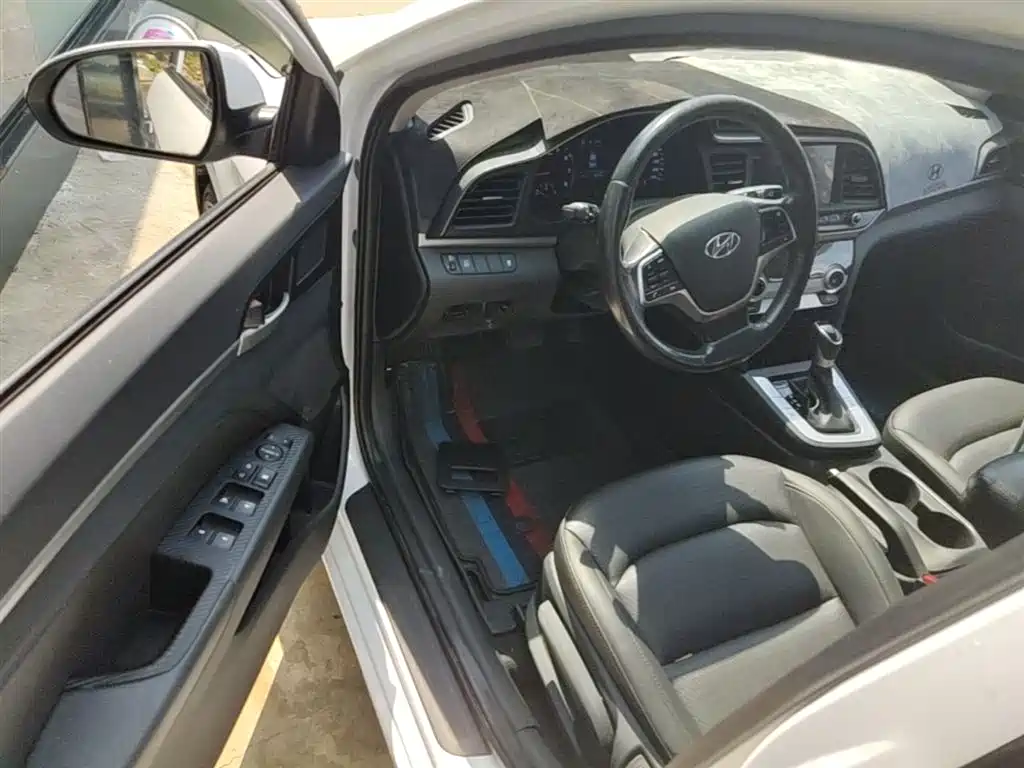 Hyundai Elantra 2020 — фото 16