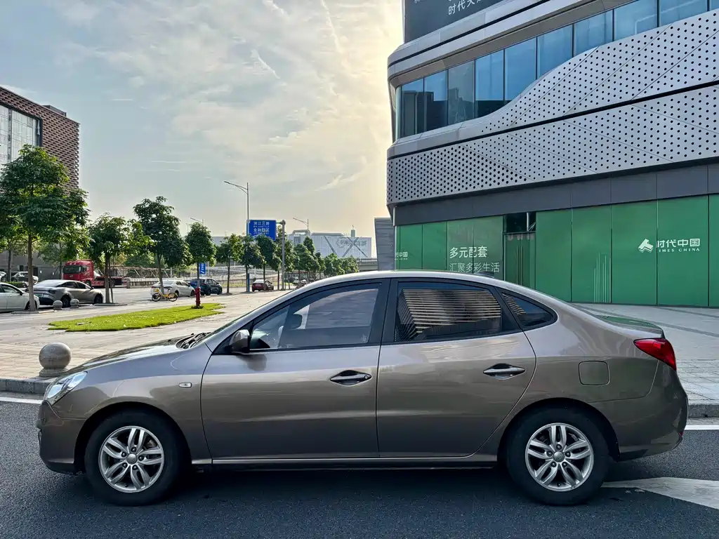 Hyundai Elantra 2015 — фото 6