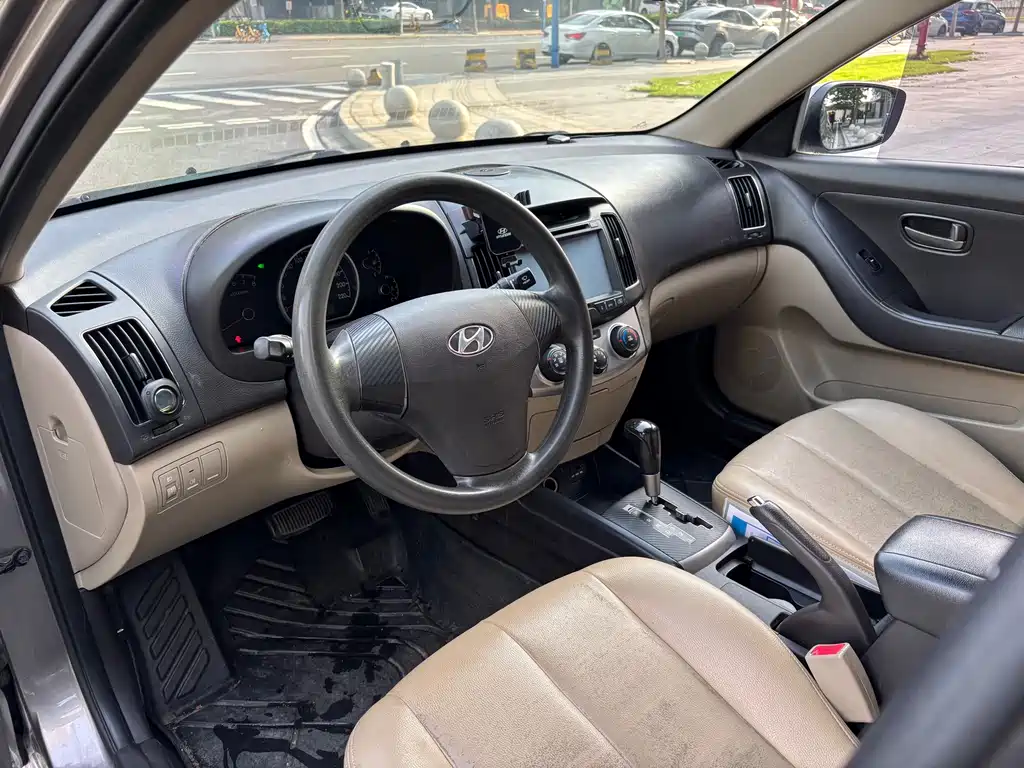 Hyundai Elantra 2015 — фото 8