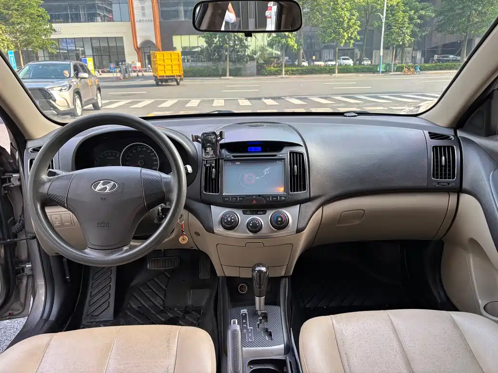 Hyundai Elantra 2015 — фото 13