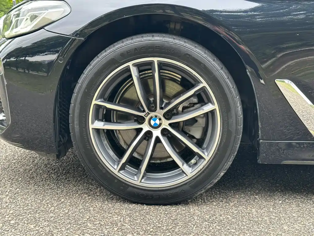 BMW 5 Series 2021 — фото 22