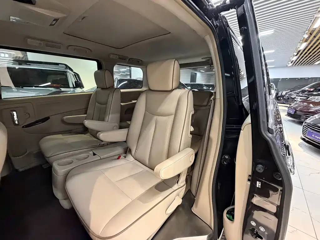 Nissan Quest 2016 — фото 13