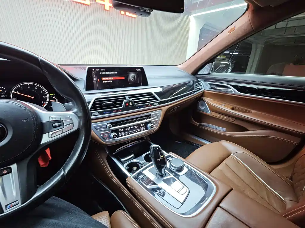 BMW 7 Series 2019 — фото 18