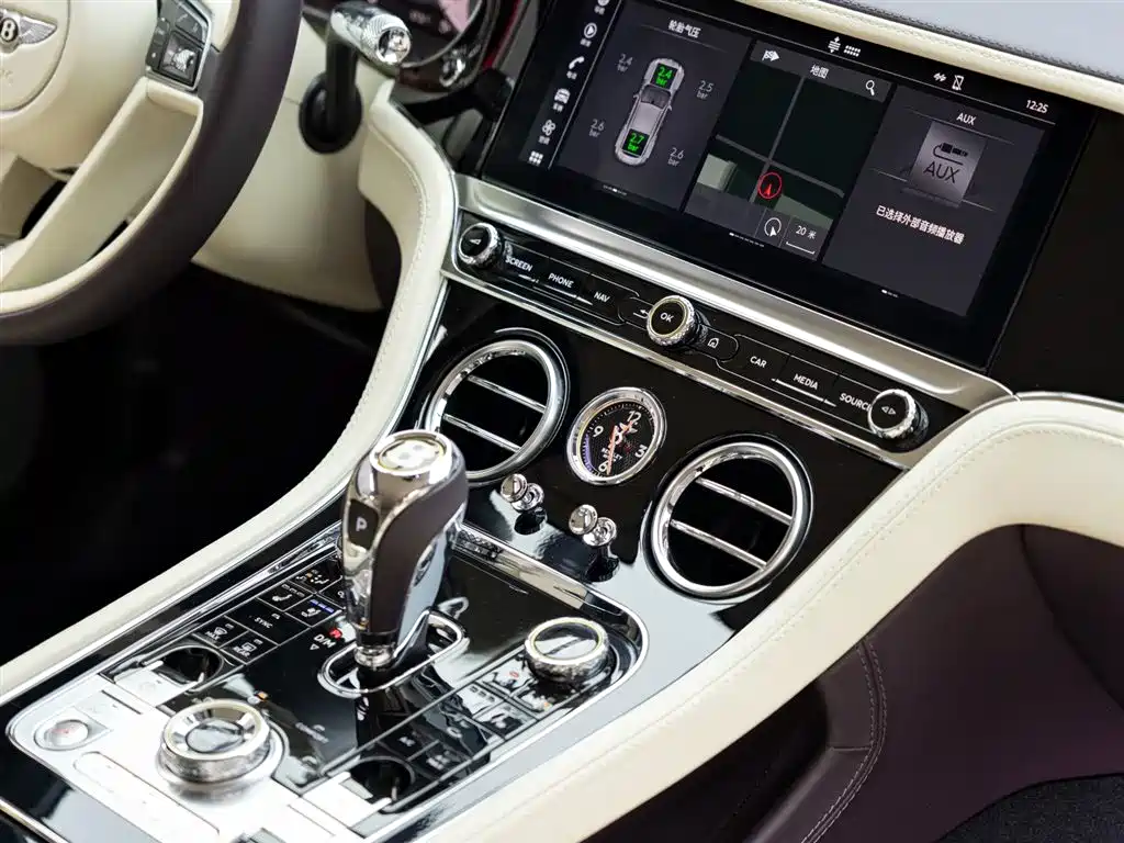 Bentley Continental 2020 — фото 20