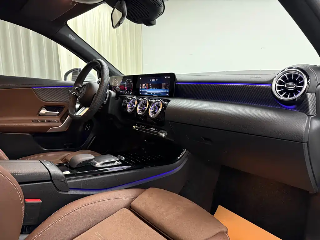 Mercedes-Benz A-Class 2024 — фото 11