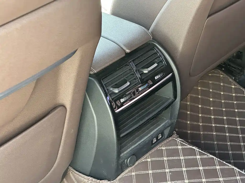 BMW 5 Series 2021 — фото 15
