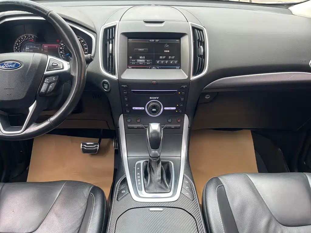 Ford Edge 2017 — фото 17