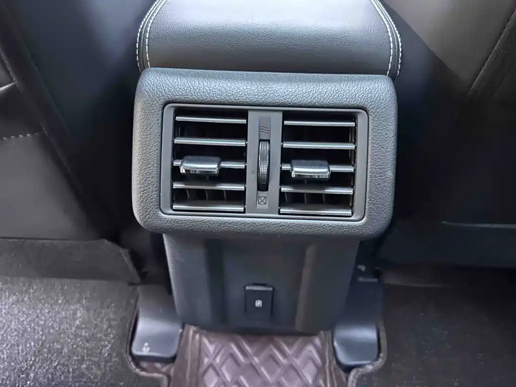 Mitsubishi Outlander 2023 — фото 18
