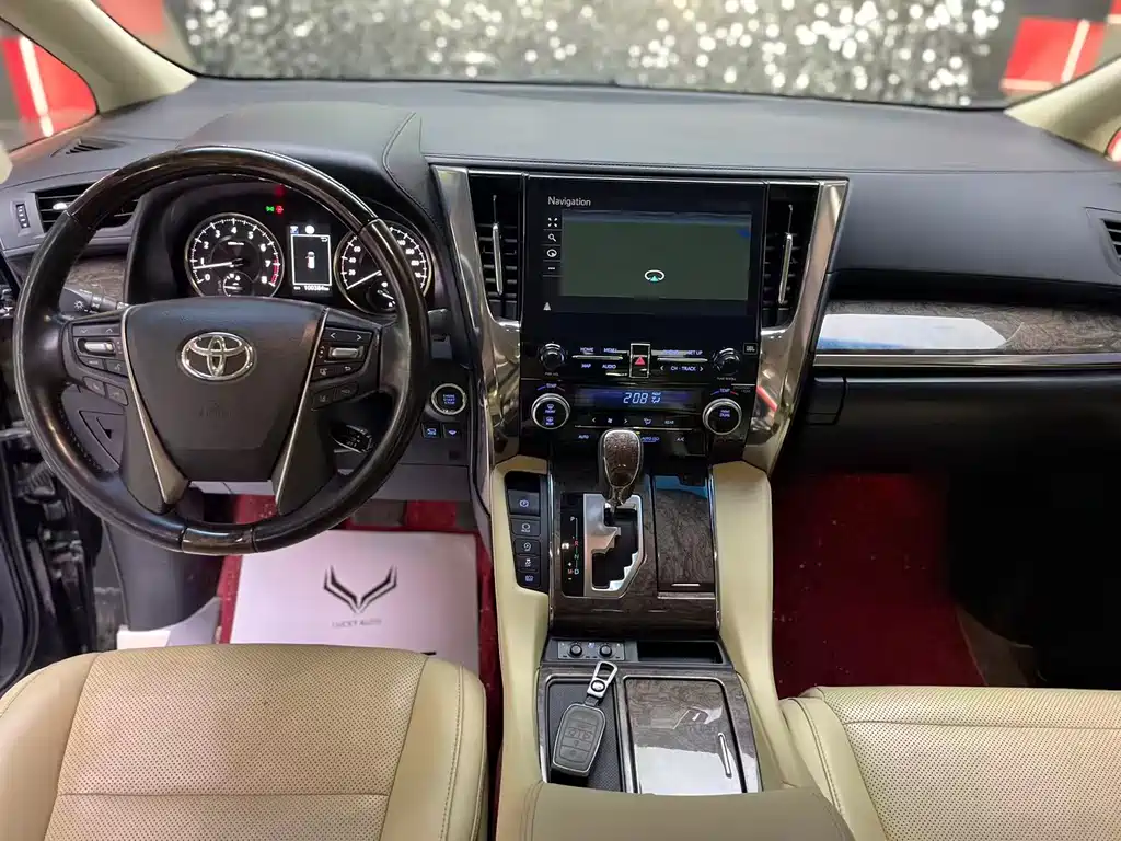 Toyota Alphard 2020 — фото 12