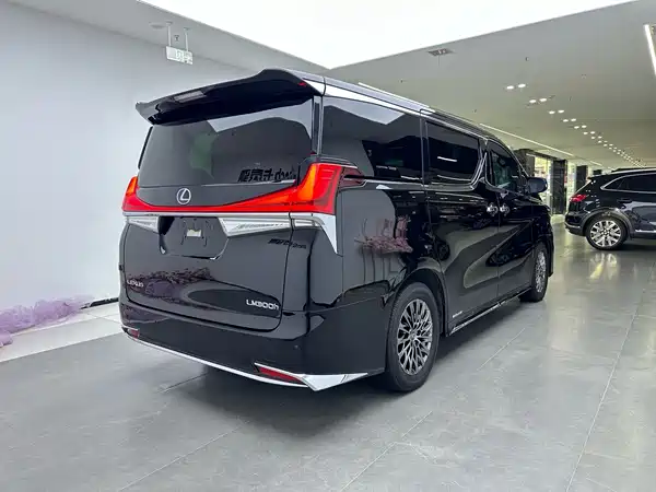 Lexus LM 2021