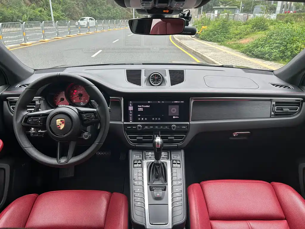 Porsche Macan 2020 — фото 11