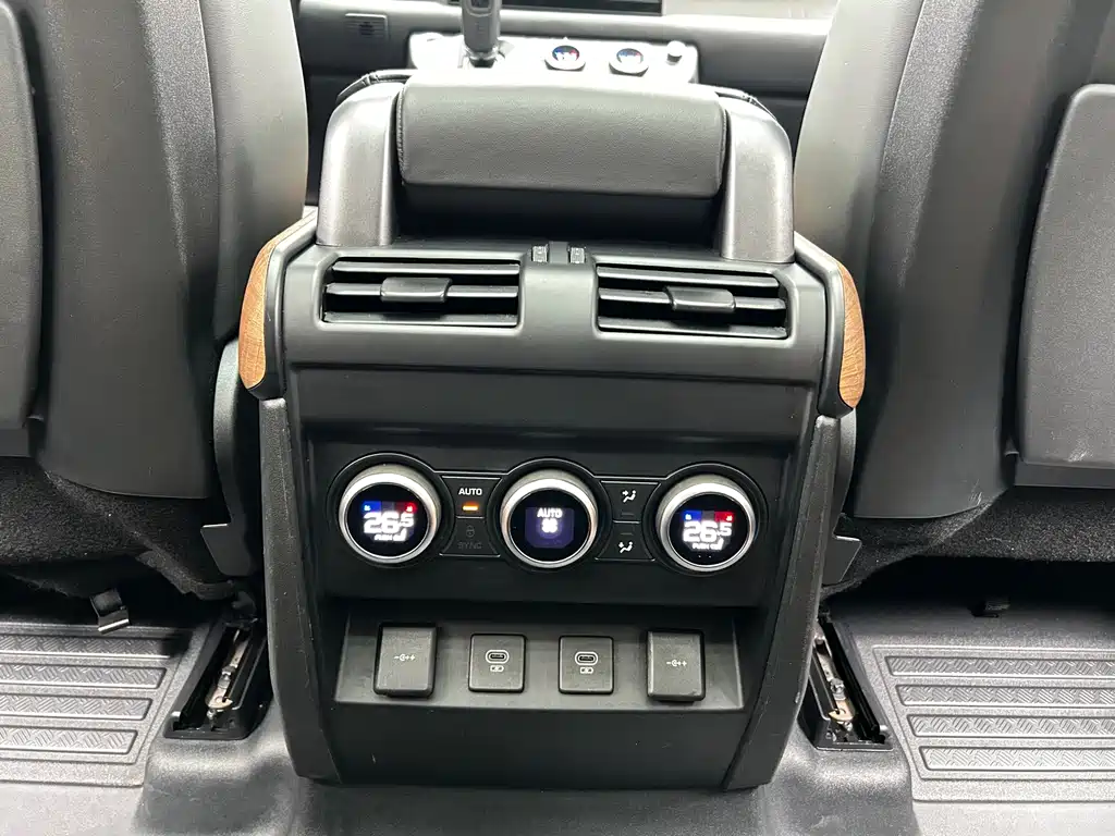 Land Rover Defender 2022 — фото 16