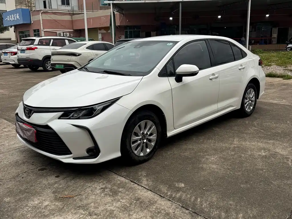 Toyota Corolla 2023 — фото 1