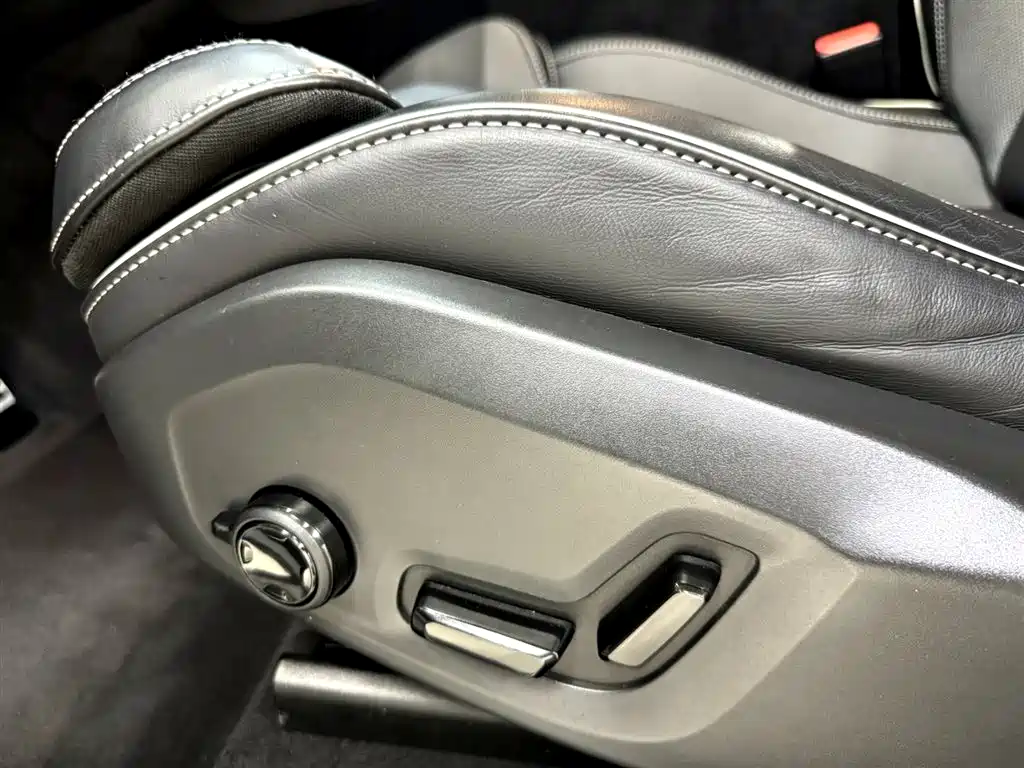 Volvo XC60 2020 — фото 17