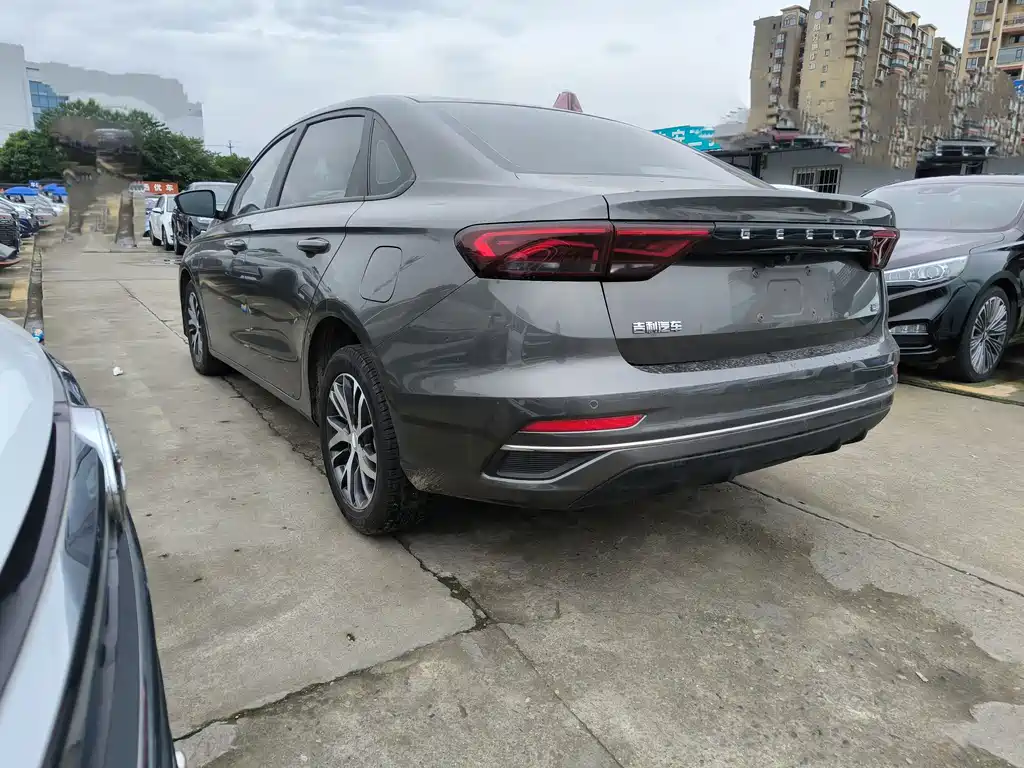 Geely Emgrand 2022 — фото 12