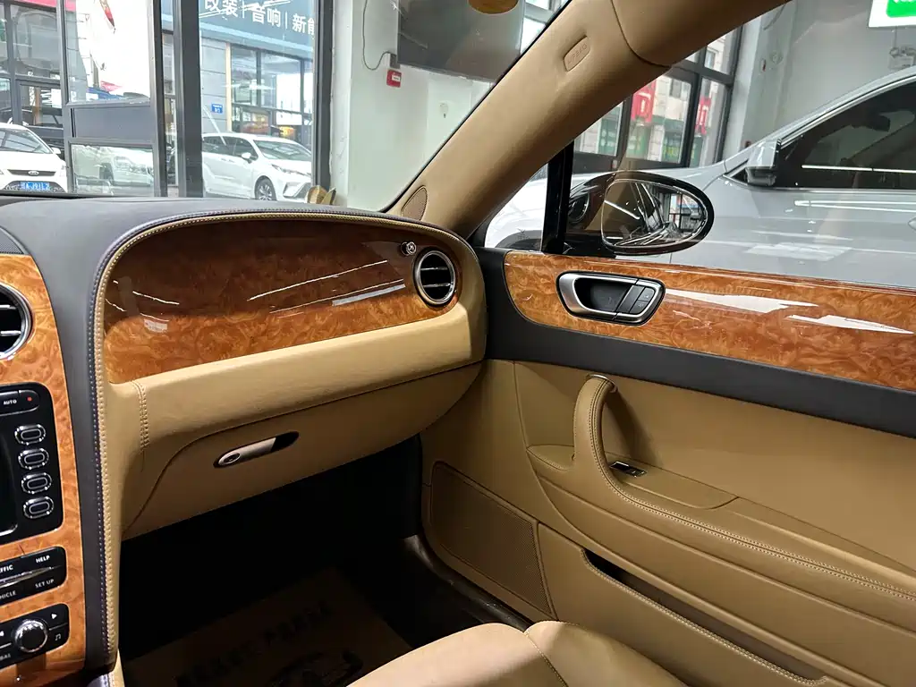 Bentley Flying Spur 2007 — фото 19