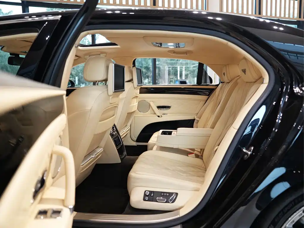 Bentley Flying Spur 2014 — фото 11