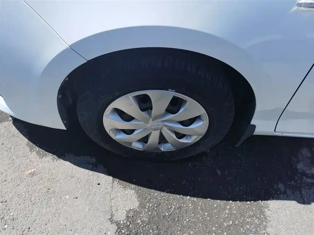 Toyota Yaris L 2015 — фото 23
