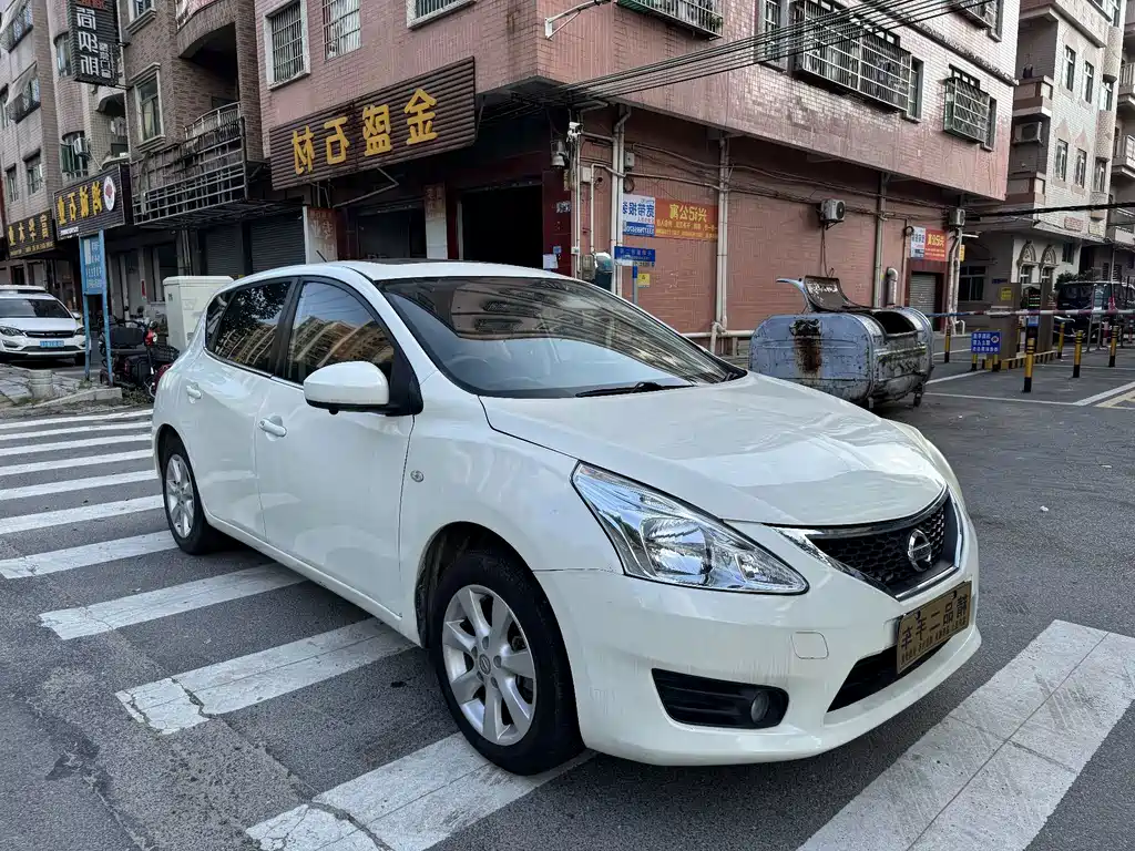 Nissan Tiida 2014