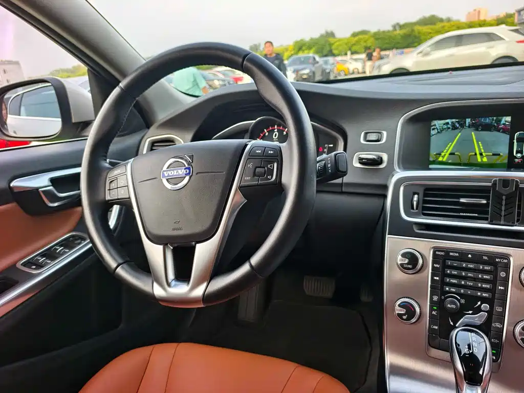Volvo S60 2016 — фото 17