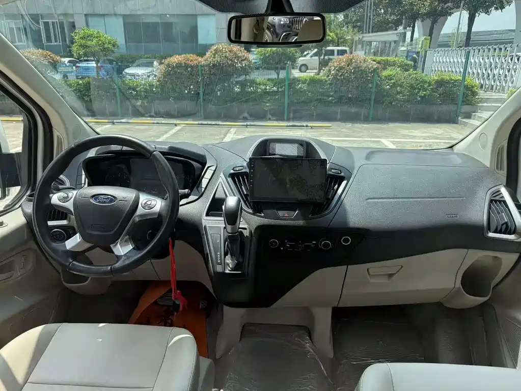 Ford Tourneo 2017 — фото 20