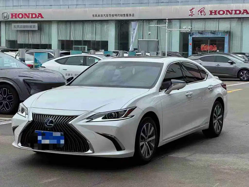 Lexus ES 2018 — фото 2