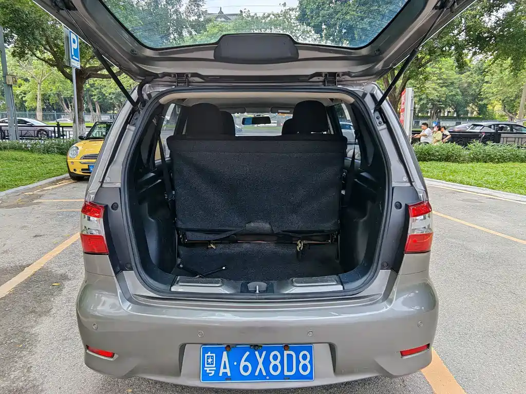 Nissan Livina 2015 — фото 15