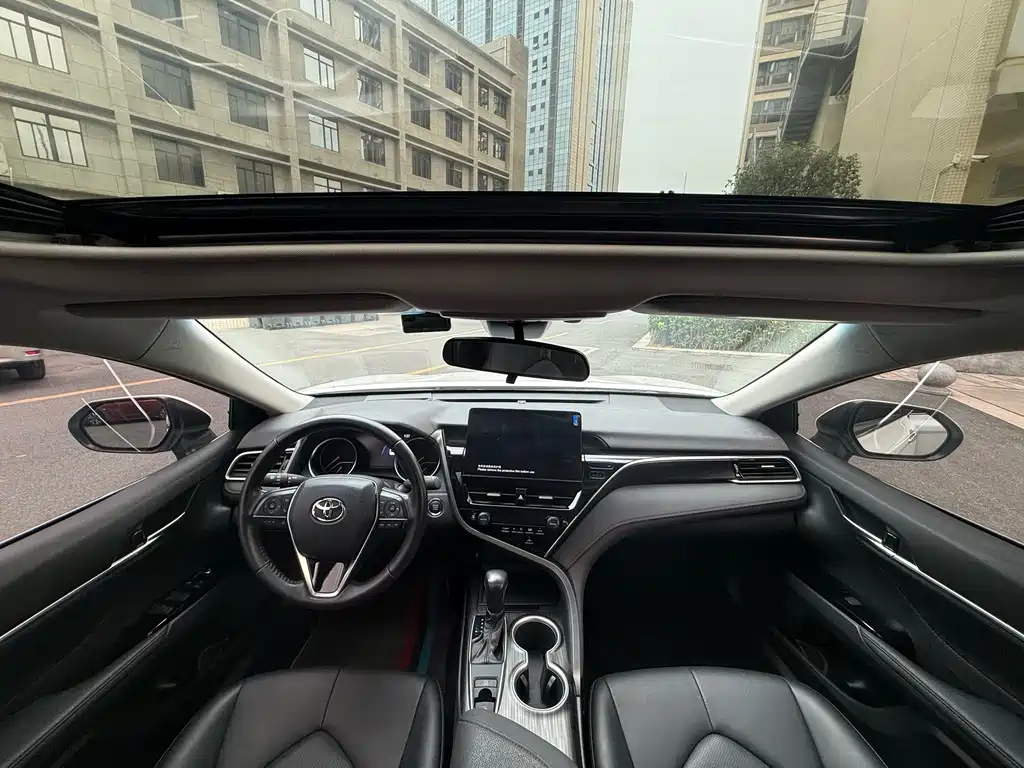 Toyota Camry 2023 — фото 9