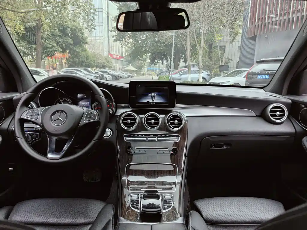 Mercedes-Benz GLC 2017 — фото 12