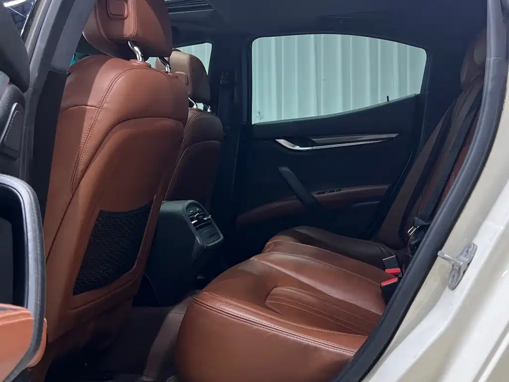 Maserati Ghibli 2015 — фото 11